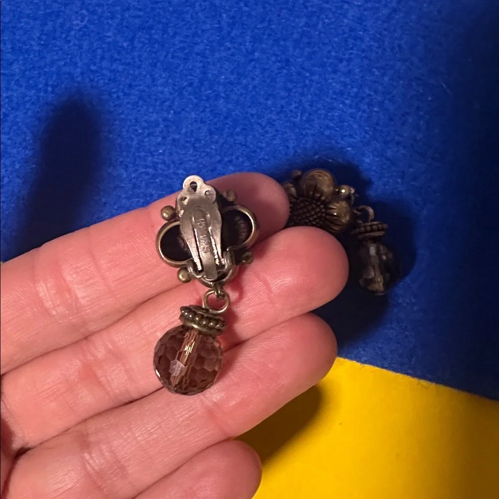 Stephen Dweck floral clip on earrings - Picture 2 of 3